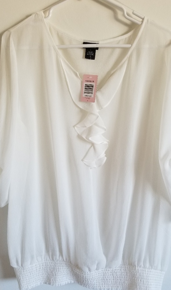 NWT Torrid 3/4 Sleeve Top